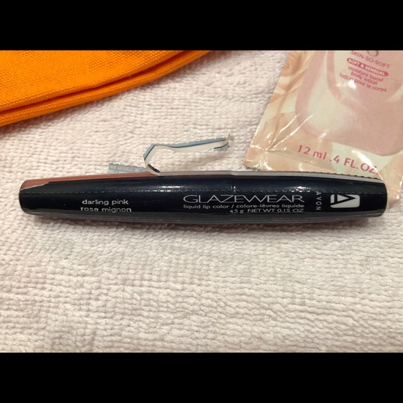 đź’‹Cosmetic Bag, Lip Gloss & Sample Bundle - Picture 3 of 5